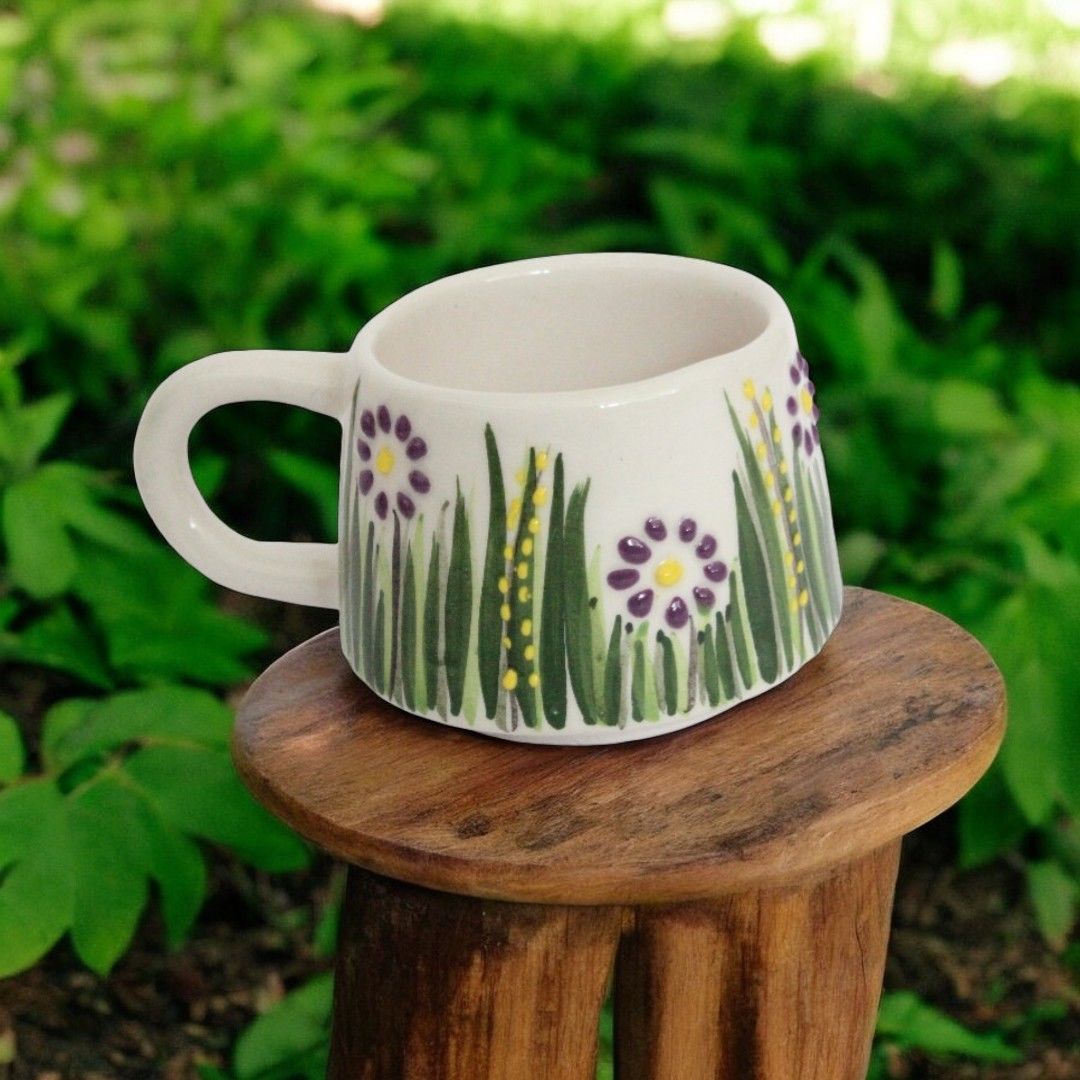 El İşi Mor Papatya Desenli Klasik Seramik Kupa Bardak Mug