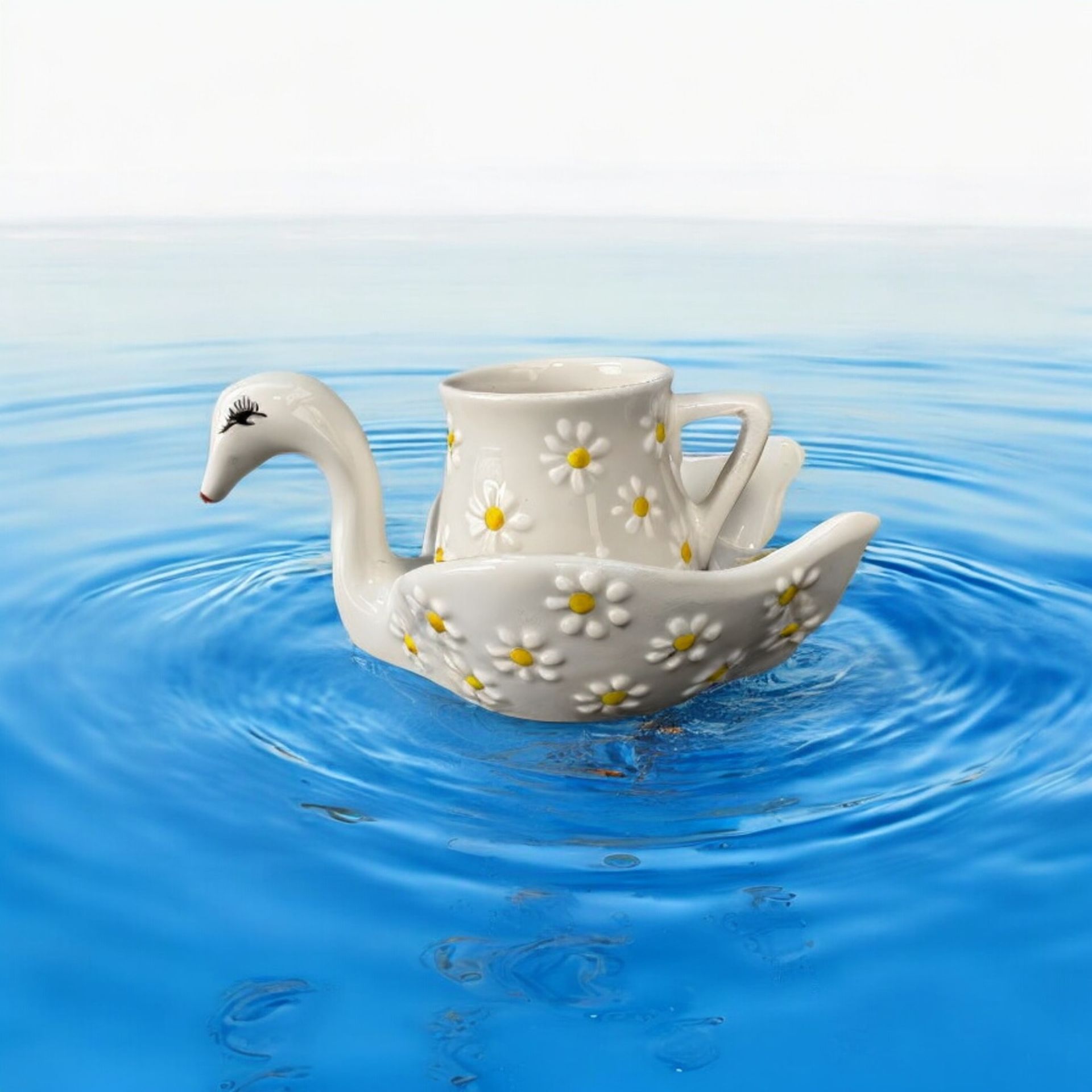 Beyaz Papatya Desenli Kuğu Tabaklı Seramik Türk Kahvesi Fincanı