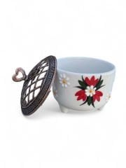 Ayşen Kırmızı Çiğdem Çiçeği Desenli Metal Kapaklı Seramik Şekerlik