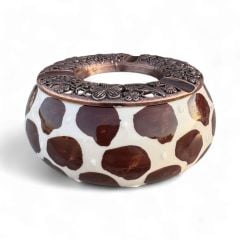 Kahverengi Dalmaçyalı Desenli Metal Kapaklı El İşi Seramik Küllük | Rüzgar Küllüğü | Dış Mekan Küllüğü