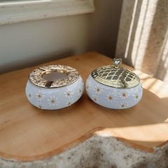 Çayır Papatya Desenli Metal Kapaklı Poyraz Seramik Şekerlik ve Küllük Seti