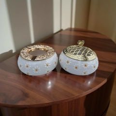 Çayır Papatya Desenli Metal Kapaklı Poyraz Seramik Şekerlik ve Küllük Seti