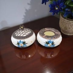 Mavi Çiğdem Çiçeği Desenli Metal Kapaklı Poyraz Seramik Şekerlik ve Küllük Seti