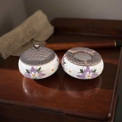 Lila Çiğdem Çiçeği Desenli Metal Kapaklı Poyraz Seramik Şekerlik ve Küllük Seti