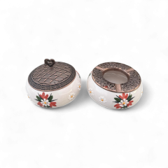 Kırmızı Çiğdem Çiçeği Desenli Metal Kapaklı Poyraz Seramik Şekerlik ve Küllük Seti