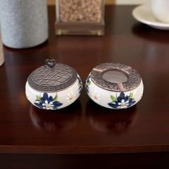 Lacivert Çiğdem Çiçeği Desenli Metal Kapaklı Poyraz Seramik Şekerlik ve Küllük Seti