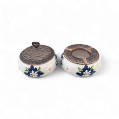 Lacivert Çiğdem Çiçeği Desenli Metal Kapaklı Poyraz Seramik Şekerlik ve Küllük Seti