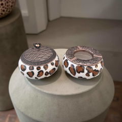 Kahverengi Dalmaçyalı Desenli Metal Kapaklı Poyraz Seramik Şekerlik ve Küllük Seti