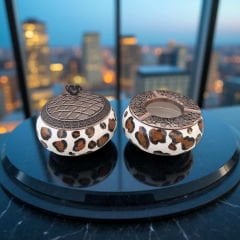 Kahverengi Dalmaçyalı Desenli Metal Kapaklı Poyraz Seramik Şekerlik ve Küllük Seti