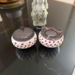 Kırmızı Kalp Desenli Metal Kapaklı Poyraz Seramik Şekerlik ve Küllük Seti