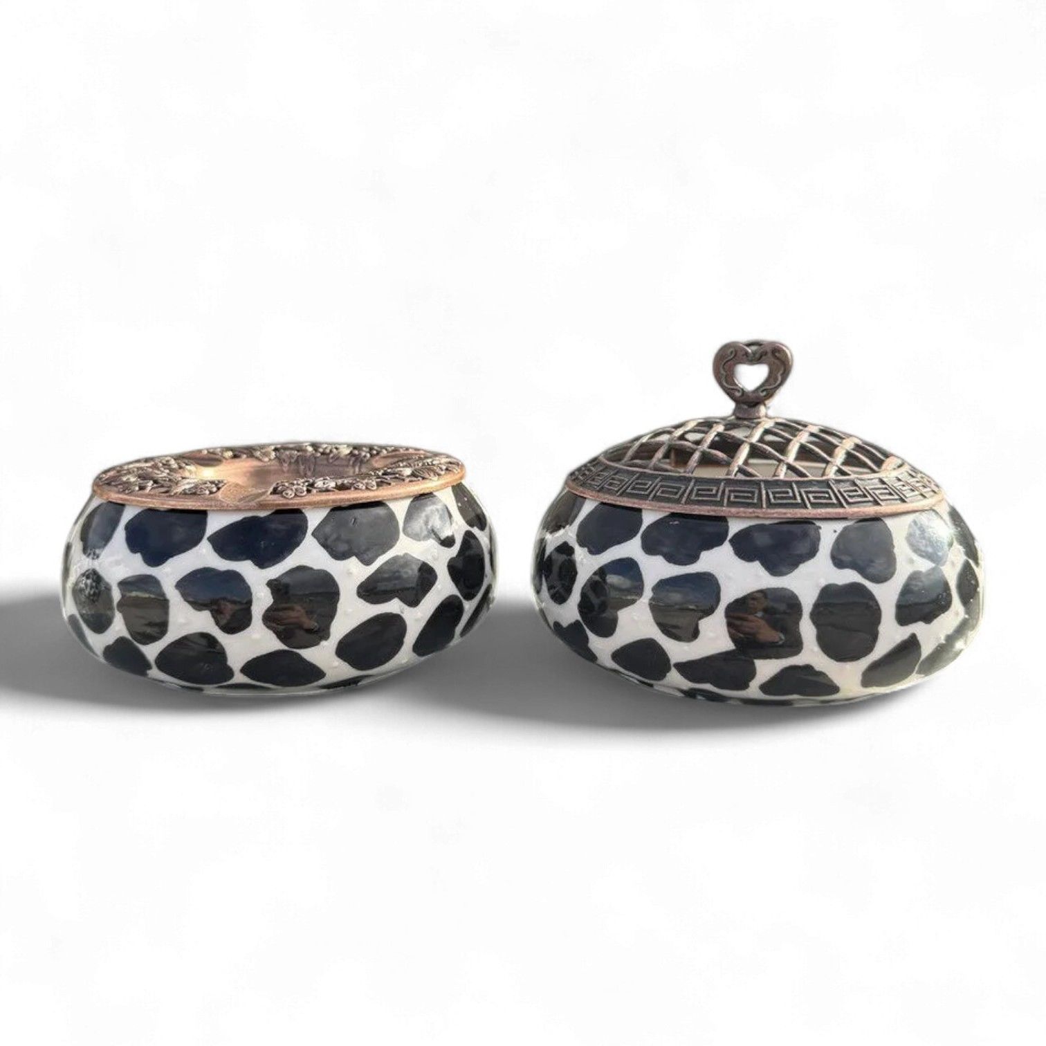 Siyah Dalmaçya  Desenli Metal Kapaklı Poyraz Seramik Şekerlik ve Küllük Seti