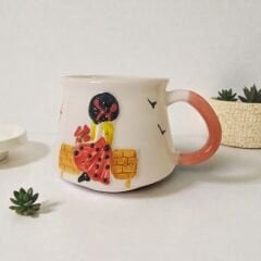 Bankta Oturan Kız Kabartma Kupa, Hediyelik Seramik Kupa, Sevgililer Günü Temalı Kupa