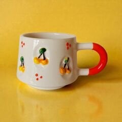 Çukur’daki Sarı Kiraz Kabartma Kupa, El İşi Seramik Kabartma Kupa, Hediyelik Kupa