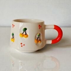 Çukur’daki Sarı Kiraz Kabartma Kupa, El İşi Seramik Kabartma Kupa, Hediyelik Kupa