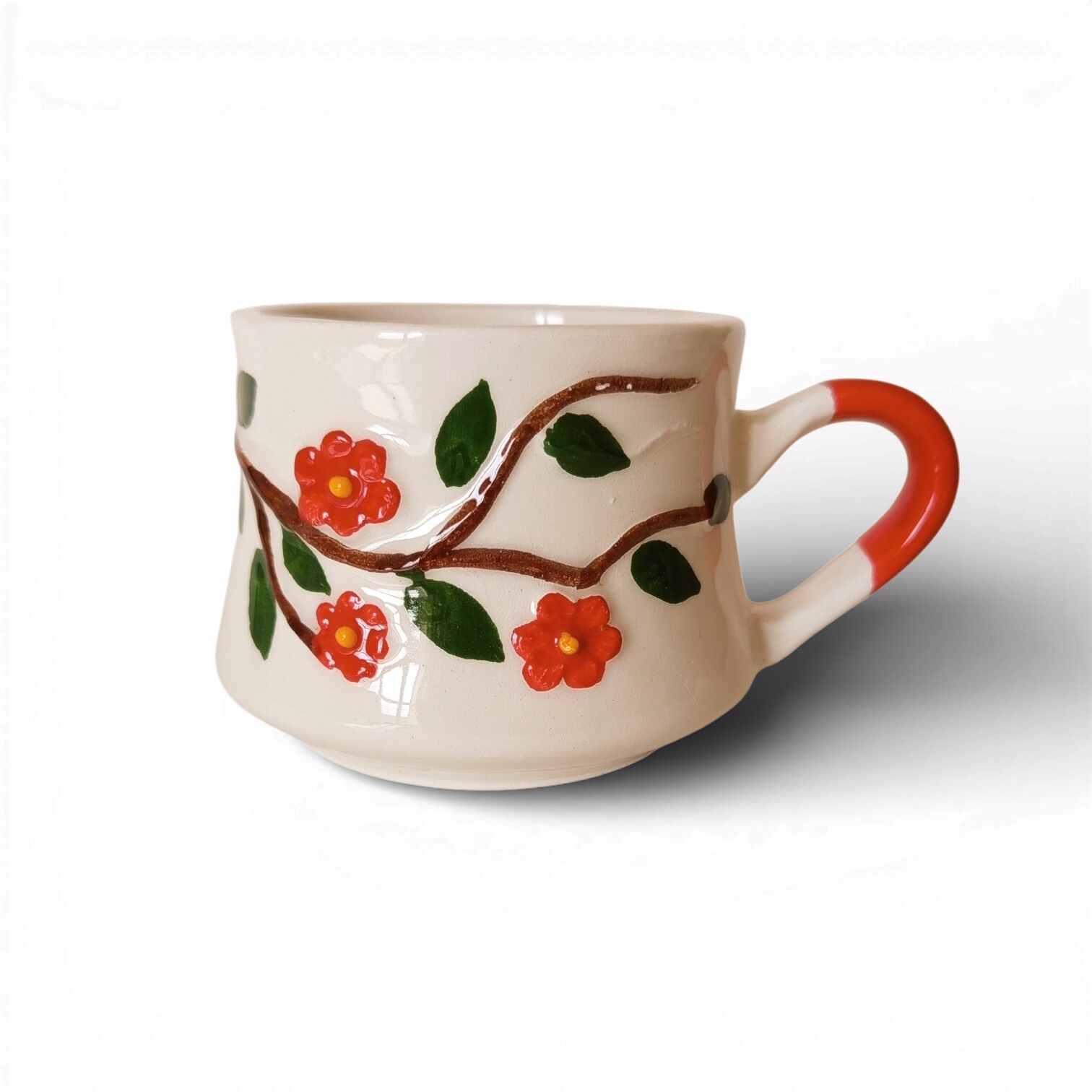 Beni Unutma Çiçeği Kırmızı, İki Boyutlu Kabartma Seramik Kupa, El İşi Desenli Kupa