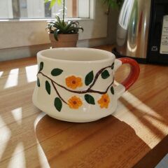 Beni Unutma Çiçeği Koyu Sarı, Üç Boyutlu El İşi Seramik Kabartma Kupa