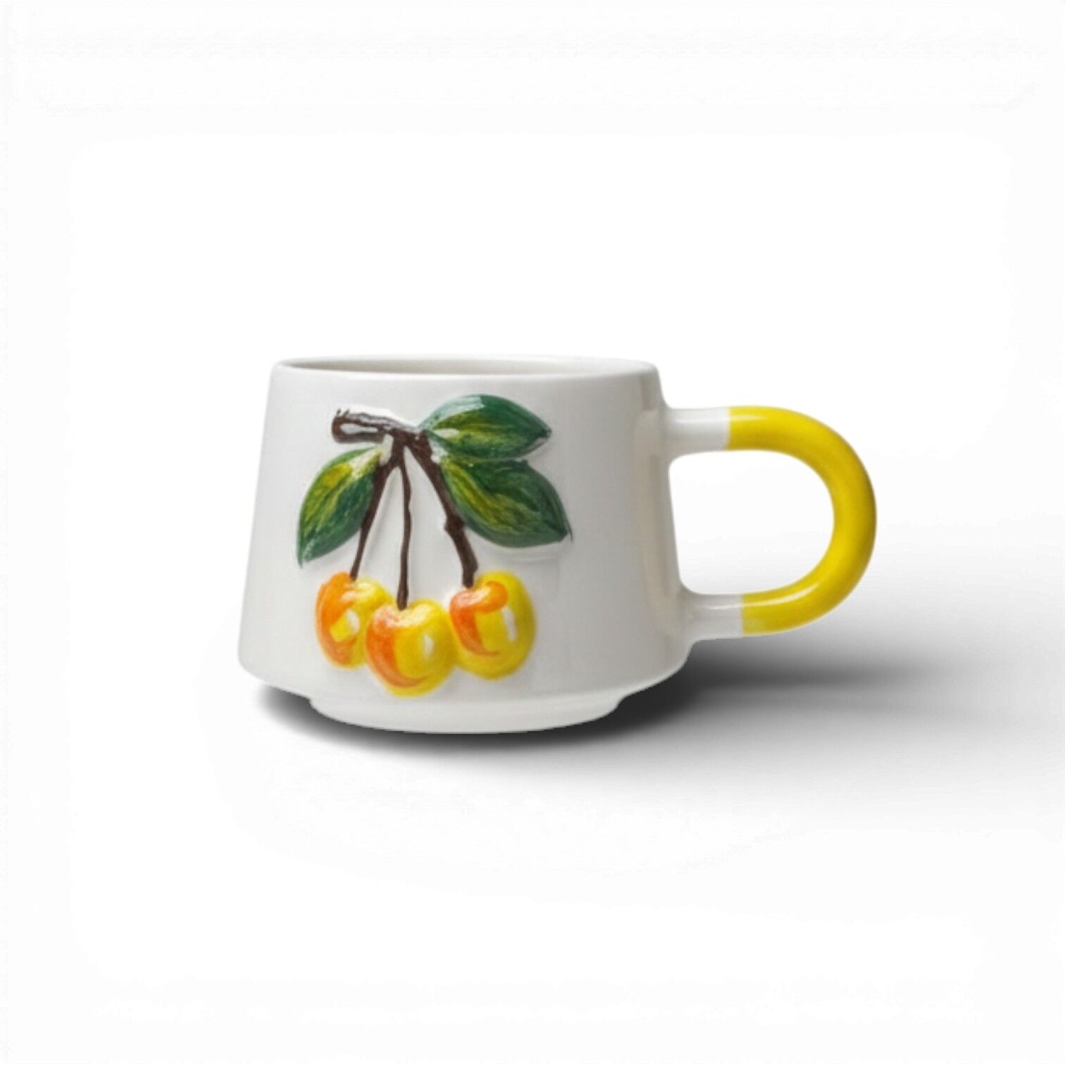 Büyük Sarı Kiraz Figürlü Kabartma Seramik Kupa