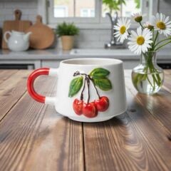 Büyük Kırmızı Kiraz Figürlü Kabartma Seramik Kupa