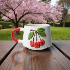 Büyük Kırmızı Kiraz Figürlü Kabartma Seramik Kupa