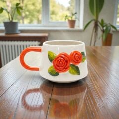 Turuncu Renk Gül Figürlü Kabartma Seramik Kupa