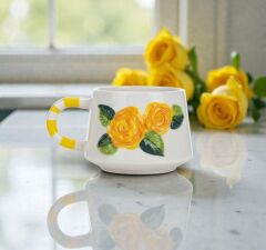 Sarı Renk Gül Figürlü Kabartma Seramik Kupa