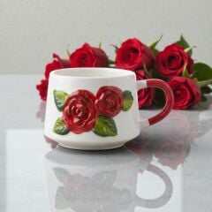 Kırmızı Renk Gül Figürlü Kabartma Seramik Kupa