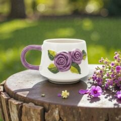 Lila Renk Gül Figürlü Kabartma Seramik Kupa