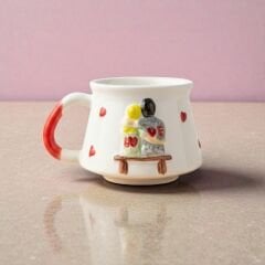 Love Yazılı Sevgili Figürlü Kabartma Seramik Kupa