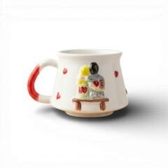 Love Yazılı Sevgili Figürlü Kabartma Seramik Kupa