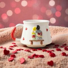 Love Yazılı Sevgili Figürlü Kabartma Seramik Kupa