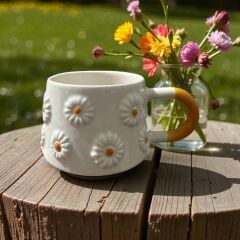 Kabartma Papatya Figürlü Kabartma Seramik Kupa