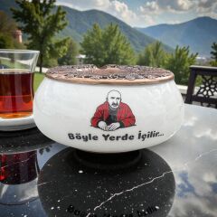 Böyle Yerde İçilir Yazılı Metal Kapaklı Seramik Poyraz Küllük | Rüzgar Küllüğü | Dış Mekan Küllüğü