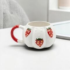 Çilek Desenli Seramik Balkabağı Kupa